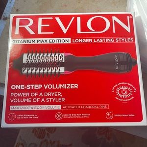 Revlon Titanium Max Edition One Step Volumizer